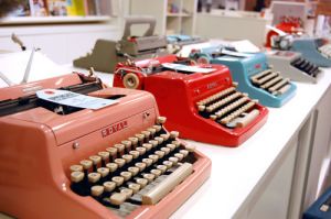 Pictures of Luscious red - typewriters.jpg